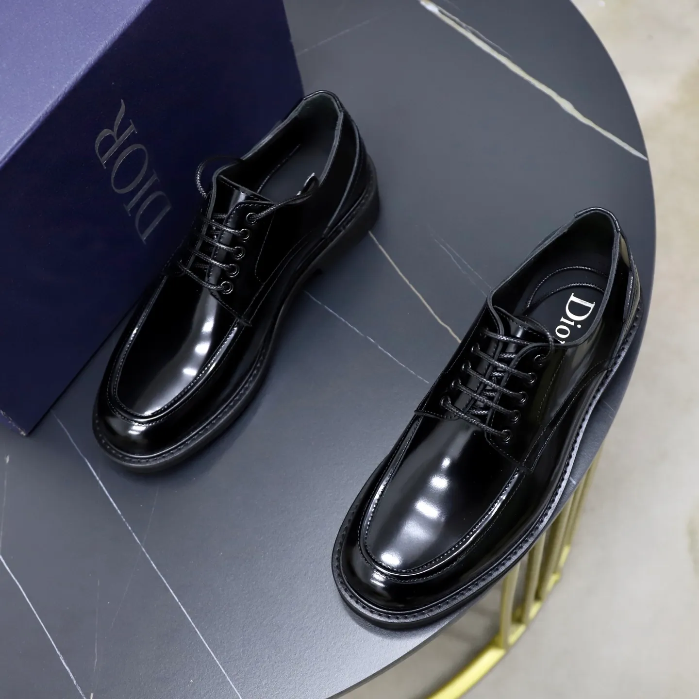 Factory price: 640💰Top original order Brand: Dior DIOR Standard code: Men's size 39-44 (38/45/can be customized) Grade: Same style as the official website Original order quality Material: Original cowhide Water-dyed cowhide lining Original distinguished outsole Style category: Men's fashionable casual leather shoes Distinguished big-name luxury elements top luxury Color: Color of the actual picture